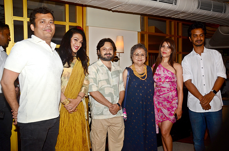 Rituparna Sengupta, others celebrate Dabaru's box office run