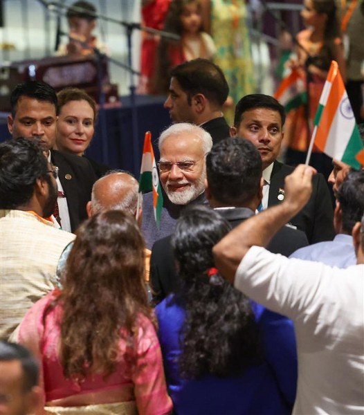 Indian Community welcomes PM Modi at Rio de Janeiro