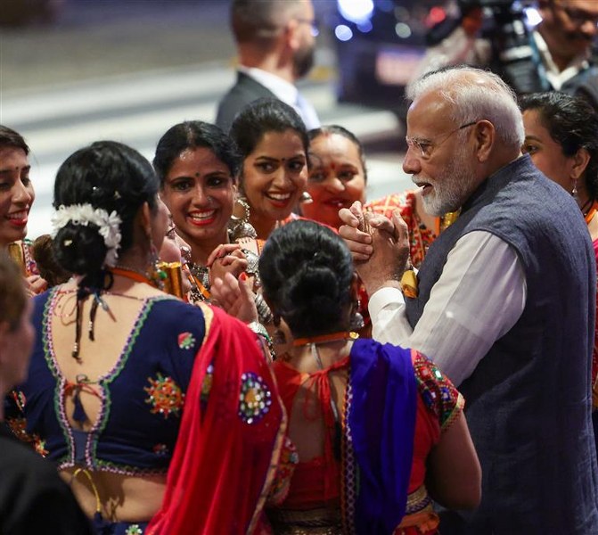 Indian Community welcomes PM Modi at Rio de Janeiro