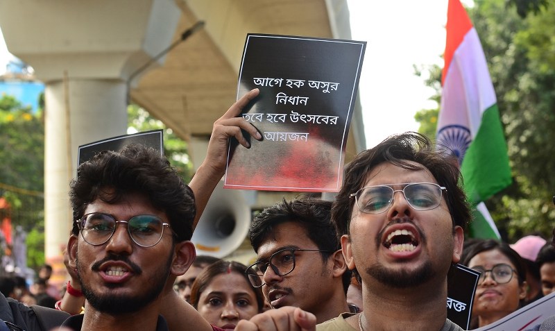 RG Kar: Junior doctors protest outside Swasthya Bhavan in Salt Lake defying Supreme Court deadline