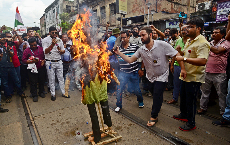 RG Kar Protest: Junior doctors march to Lalbazar, demands resignation of Kol Police Commissioner