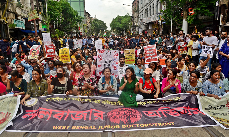 RG Kar Protest: Junior doctors march to Lalbazar, demands resignation of Kol Police Commissioner