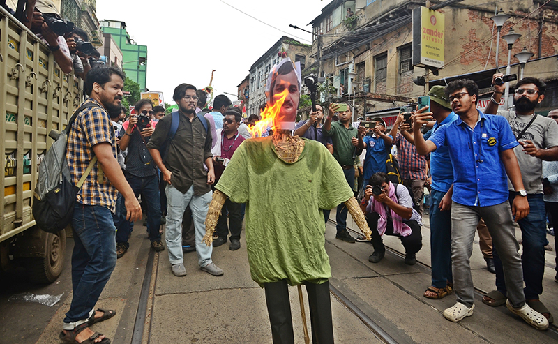 RG Kar Protest: Junior doctors march to Lalbazar, demands resignation of Kol Police Commissioner