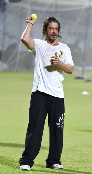 Shah Rukh Khan, AbRam sweat it out at Eden Gardens with KKR