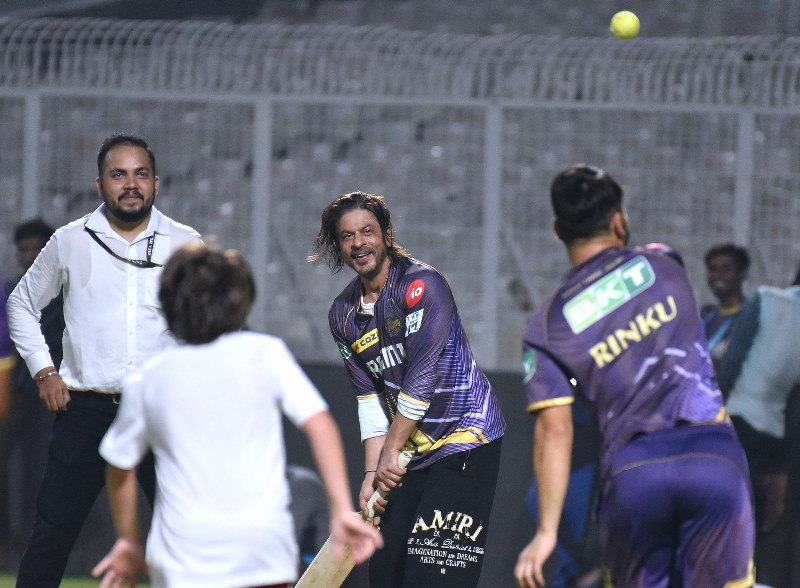 Shah Rukh Khan, AbRam sweat it out at Eden Gardens with KKR