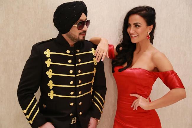 Elli Avram features in T-Seriesâ€™s Punbaji single â€˜Urban Chhoriâ€™ by Dilbagh Singh