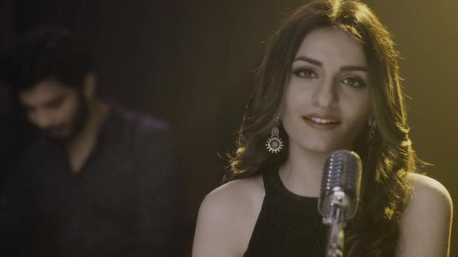 Prakriti Kakar sings acoustic version of 'Darkhaast' from Shivaay