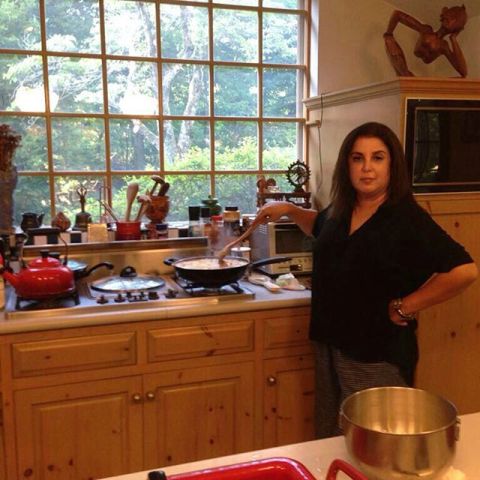 Farah Khan busy at her kitchen, cooking for friends