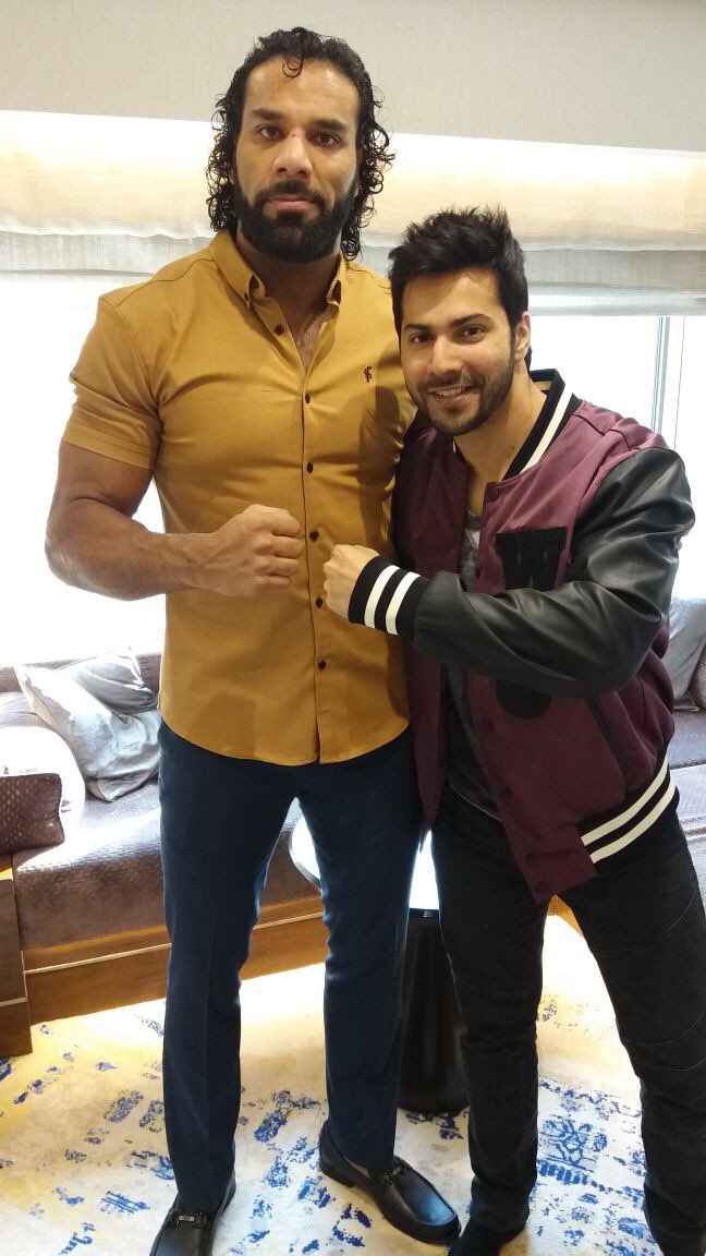 Varun Dhawan shares image with Jinder Mahal