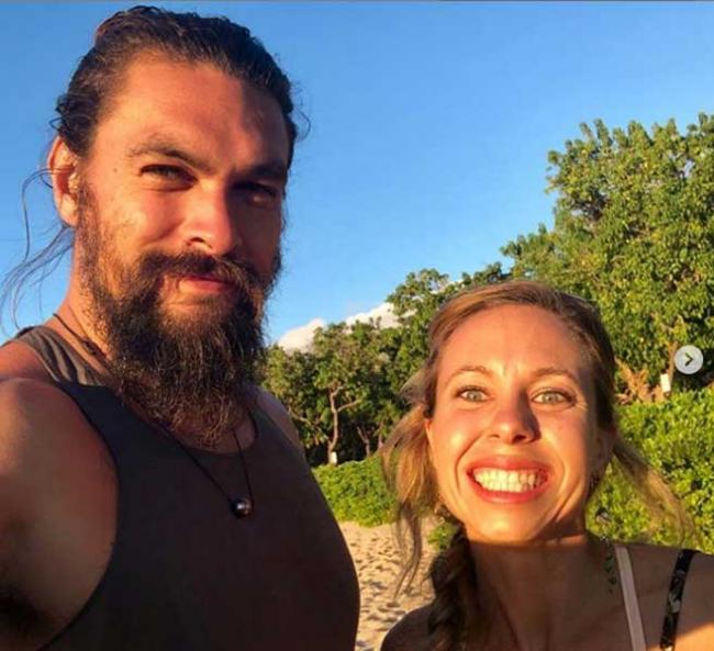 Aquaman famed Jason Momoa crashes couple's wedding photo