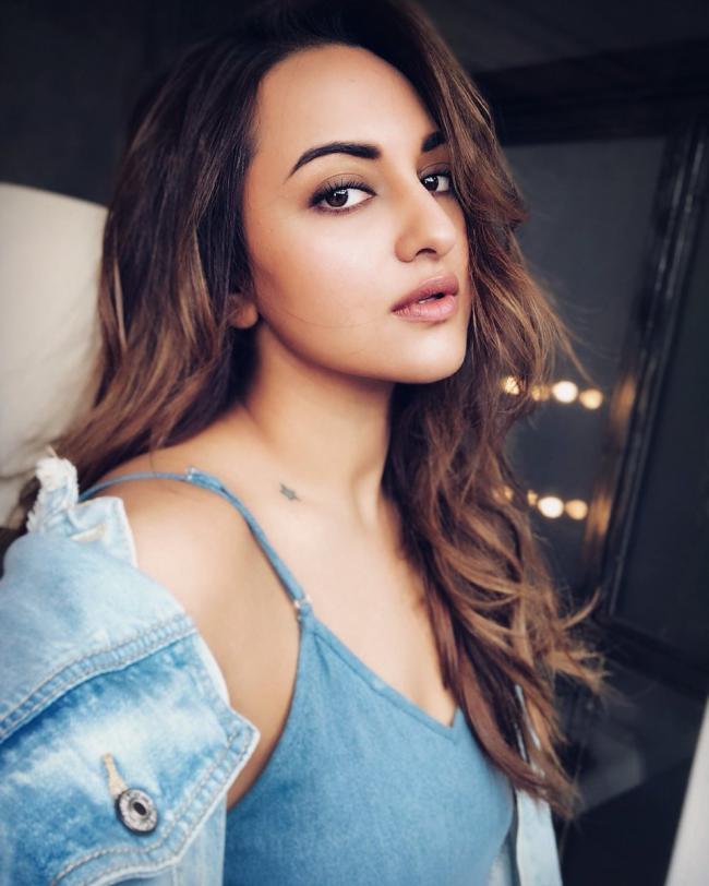 Sonakshi Sinha arrives in Bangkok to shoot 