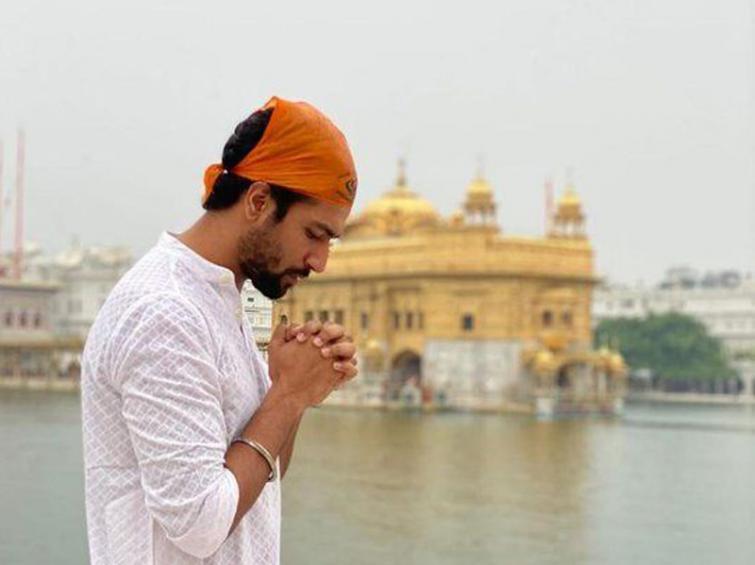 Sardar Udham Singh: Actor Vicky Kaushal visits Golden Temple 