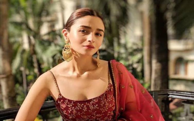 beech mein tera junoon — rani-padmavati: alia bhatt in kalank (2019)