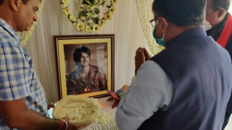 Death of an actor: Union Minister Ravi Shankar Prasad visits Sushant Rajput's Patna house, pays homage