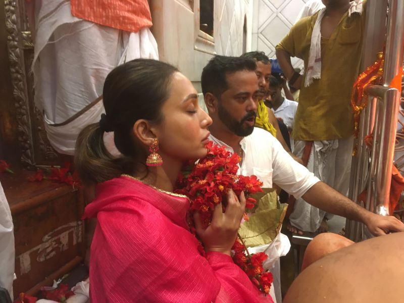 Mimi Chakraborty offering prayers at Kalighat Temple in Kolkata seeking blessings for the success of Toofan | Image by Avishek Mitra/IBNS