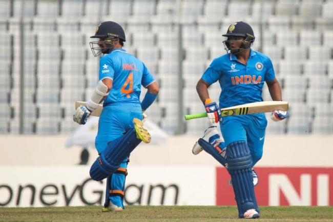 India outclasses Sri Lanka to reach fifth final