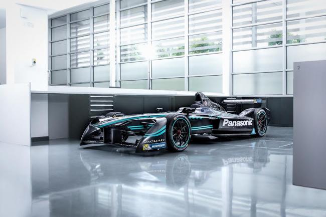 Jaguar returns to racing