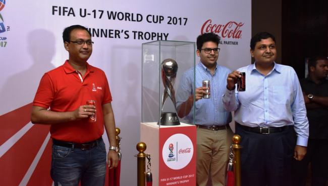 Coca-Cola showcases FIFA U-17 World Cup 2017 Winnerâ€™s Trophy for Kolkata fans