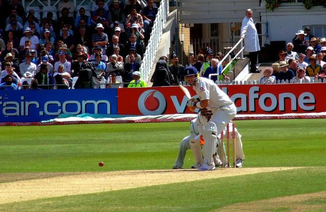 Kevin Pietersen to play for Surrey