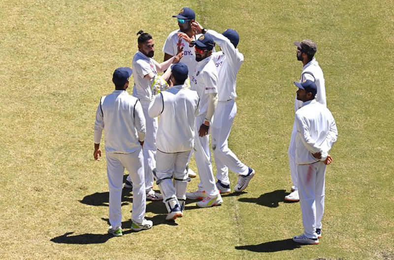 India need 70 runs to beat Australia in second test