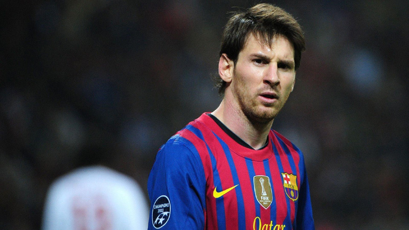 Football star Lionel Messi bids tearful goodbye to FC Barcelona