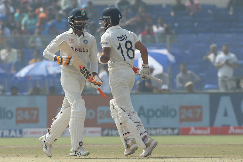 India struggle losing seven wickets in first innings against Australia