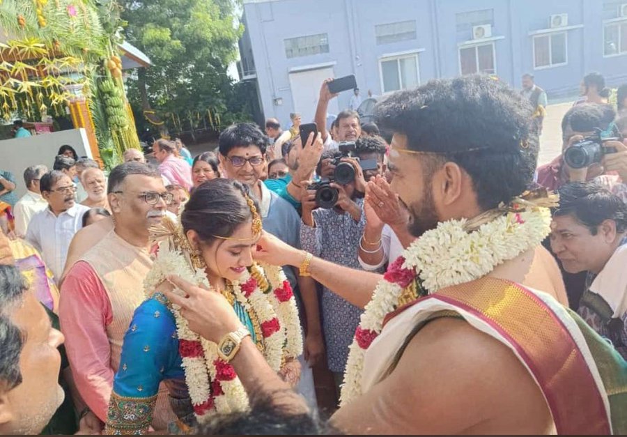 Venkatesh Iyer gets married to Shruti Raghunathan, picture gets viral