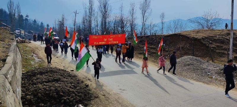 J&K: Students take out rallies in Kupwara to pay tributes to Pulwama martys