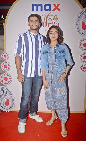 Arjun Chakrabarty, Ishaa Saha unveil Max Fashion pujo collection