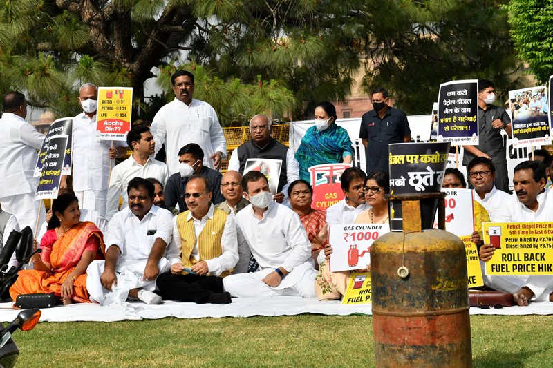 Congress protests against fuel price hike