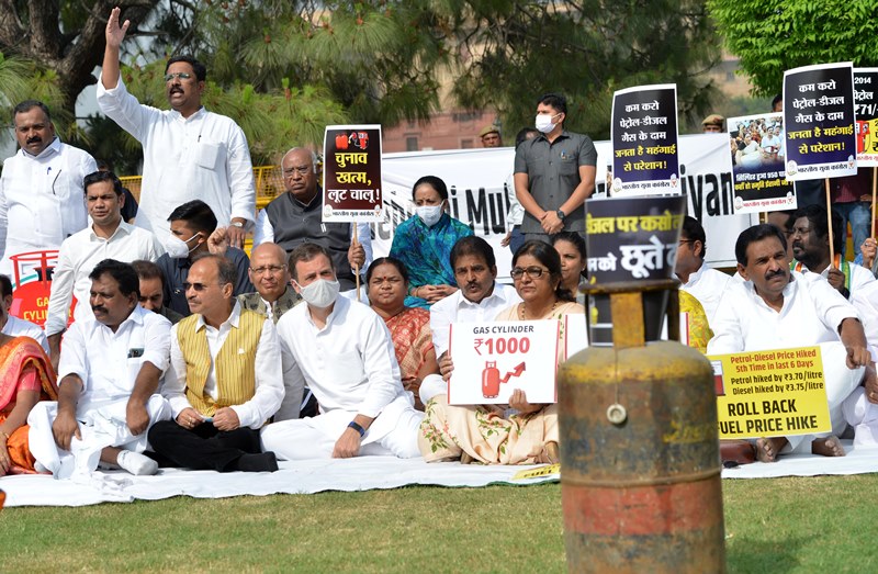 Congress protests against fuel price hike