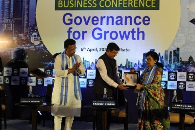 Kolkata Mayor Firhad Hakim focusses on e-vehicles and CNG in ICC conference