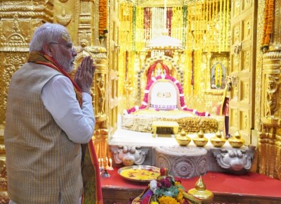 PM Modi praying at Somnath Temple in poll-bound Gujarat