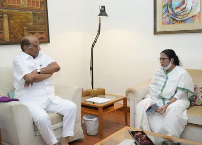 Mamata Banerjee meets Sharad Pawar ahead of TMC supremo's Opposition meeting over Presidential election