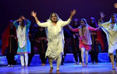 Artists participate in three-week-long Jashn-e-Kashmir