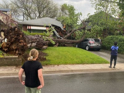 4 dead, massive blackouts as severe storms hit eastern Canadian provinces