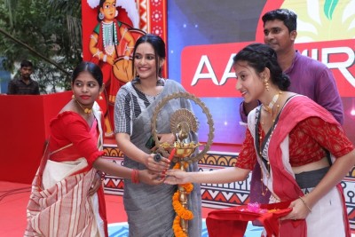 Kolkata: Priyanka Sarkar inaugurates Bagbazar Durga Puja pandal