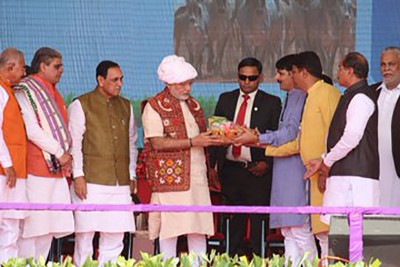 PM Modi dedicates to the nation and lays the foundation stone of multiple development projects at Banas Dairy Sankul in Diyodar, Banaskantha