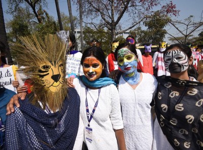 Patna students make human chain on World Wildlife Day