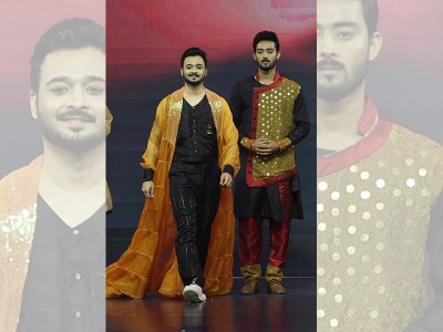 Actor Rajdeep Gupta dazzles in Team Pratibimba's attire in INIFD's annual fashion show