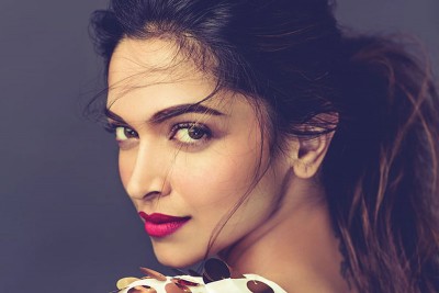 Deepika Padukone wishes her fans on Holi with a special message, check it out