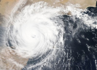 Severe cyclonic storm "Mandous' weakens, to cross coast near Mahabs