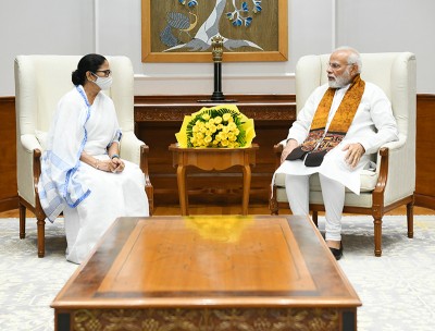 Mamata Banerjee wishes Narendra Modi on birthday