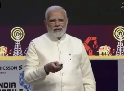 PM Modi launches 5G services at India Mobile Congress