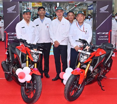 Honda Motorcycle & Scooter India commences all India dispatches of  all-new CB300F  from Ahmedabad factory