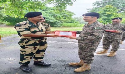 Independence Day: BSF, Pak Rangers exchange sweets along Jammu border