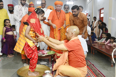 Yogi Adityanath performs 'Kanya Pujan' on Navami