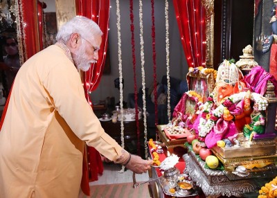 PM Modi participates in Ganesh Chaturthi