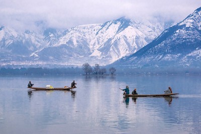 Jammu and Kashmir: Cleaning drive launched in interior of Dal Lake