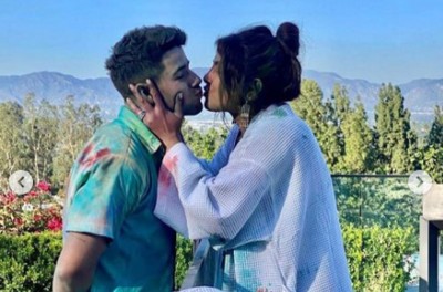 Priyanka Chopra, Nick Jonas celebrate Holi together in LA house